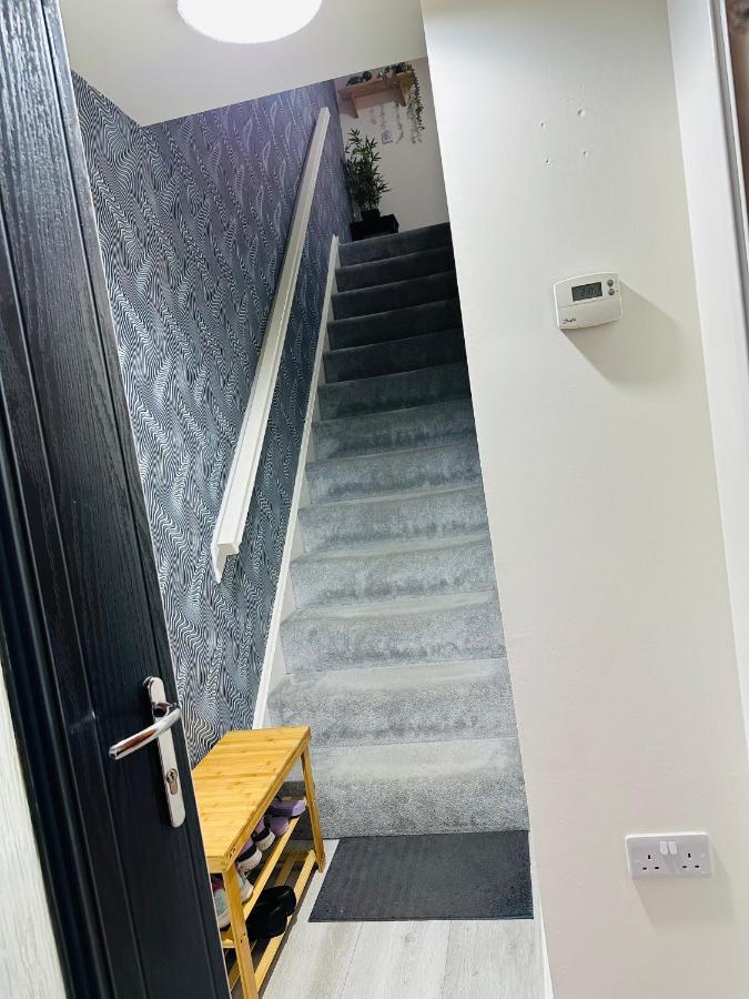 Modern 3 Bed Villa With Free Parking And Garden Close To City Center And Edinburgh Airport Exterior foto