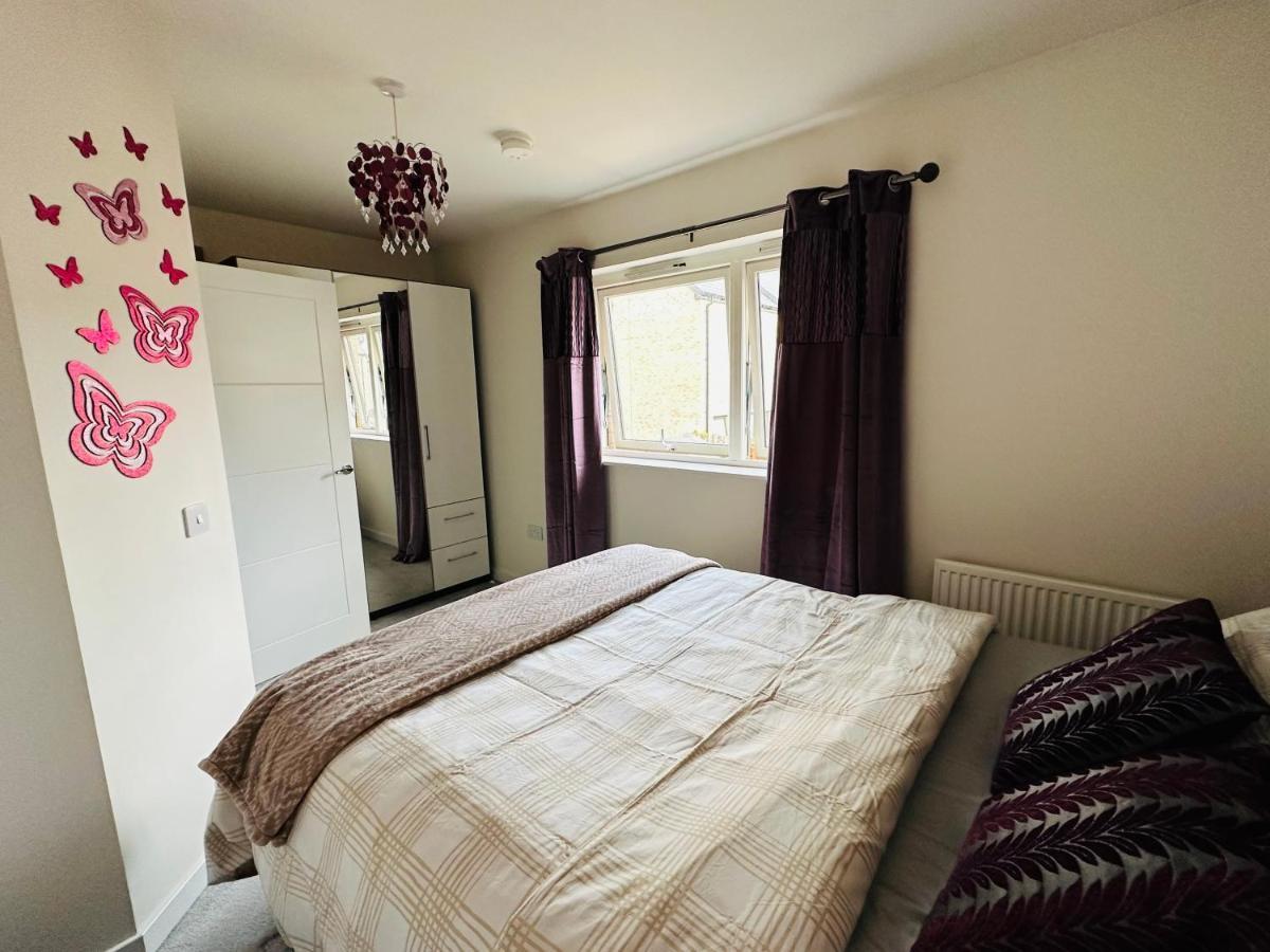 Modern 3 Bed Villa With Free Parking And Garden Close To City Center And Edinburgh Airport Exterior foto