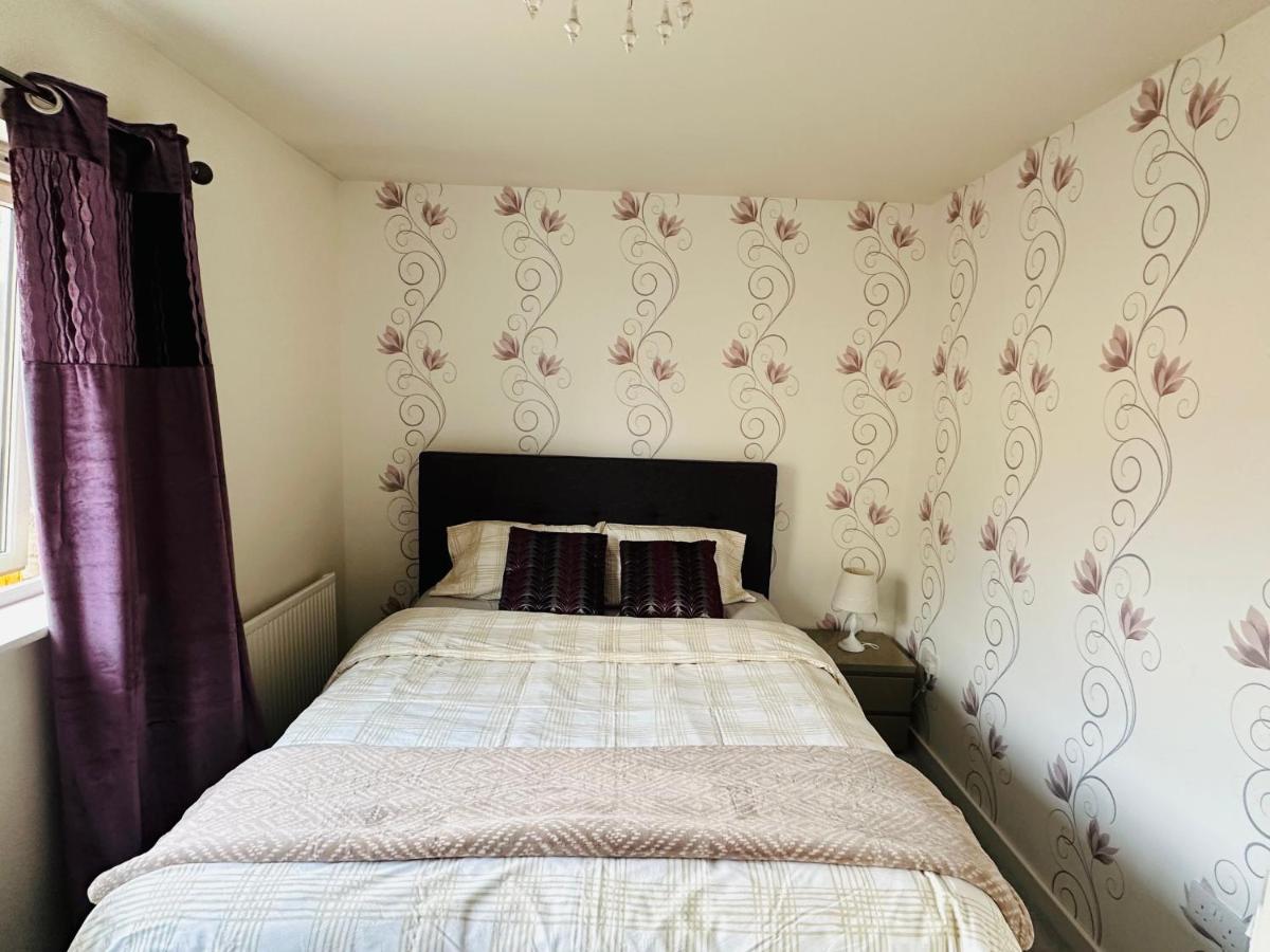 Modern 3 Bed Villa With Free Parking And Garden Close To City Center And Edinburgh Airport Exterior foto